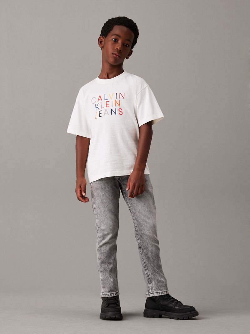 camiseta-blanca-holgada-logo-para-nino