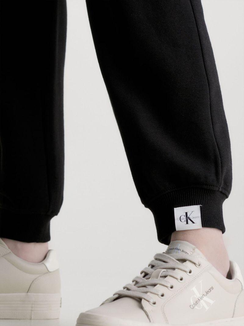 label-3