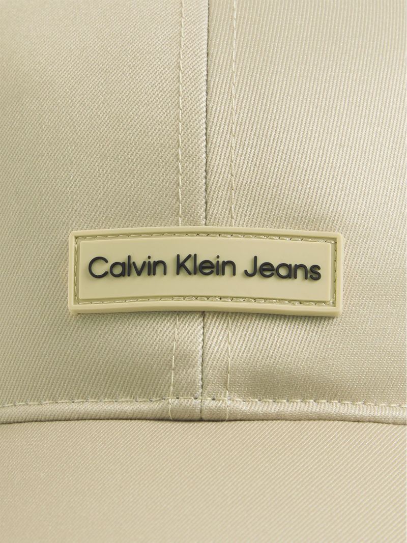 gorra-beige-parche-goma