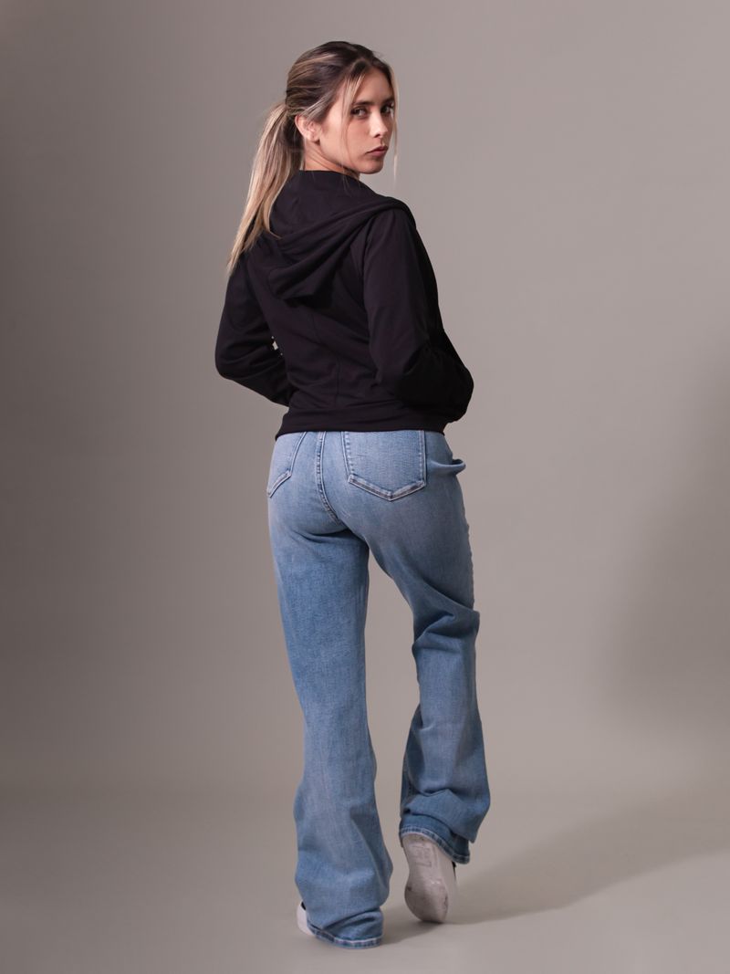 buzo-negro-deportivo-capota-suave-elastica