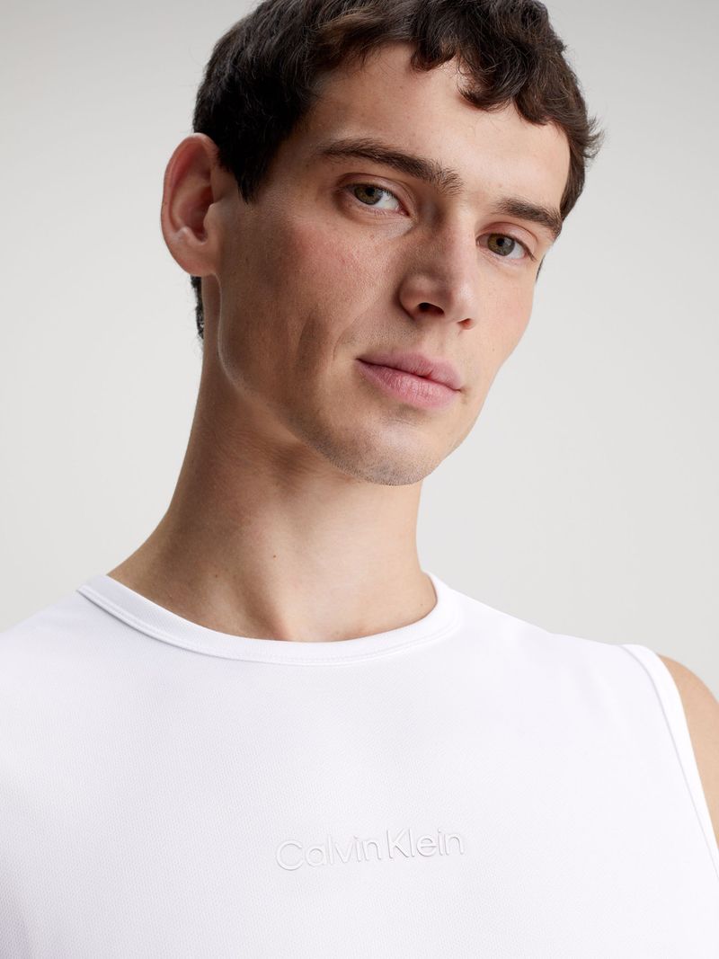 camiseta-deportiva-moderna