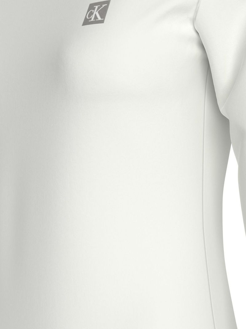 camiseta-blanca-regular-manga-larga