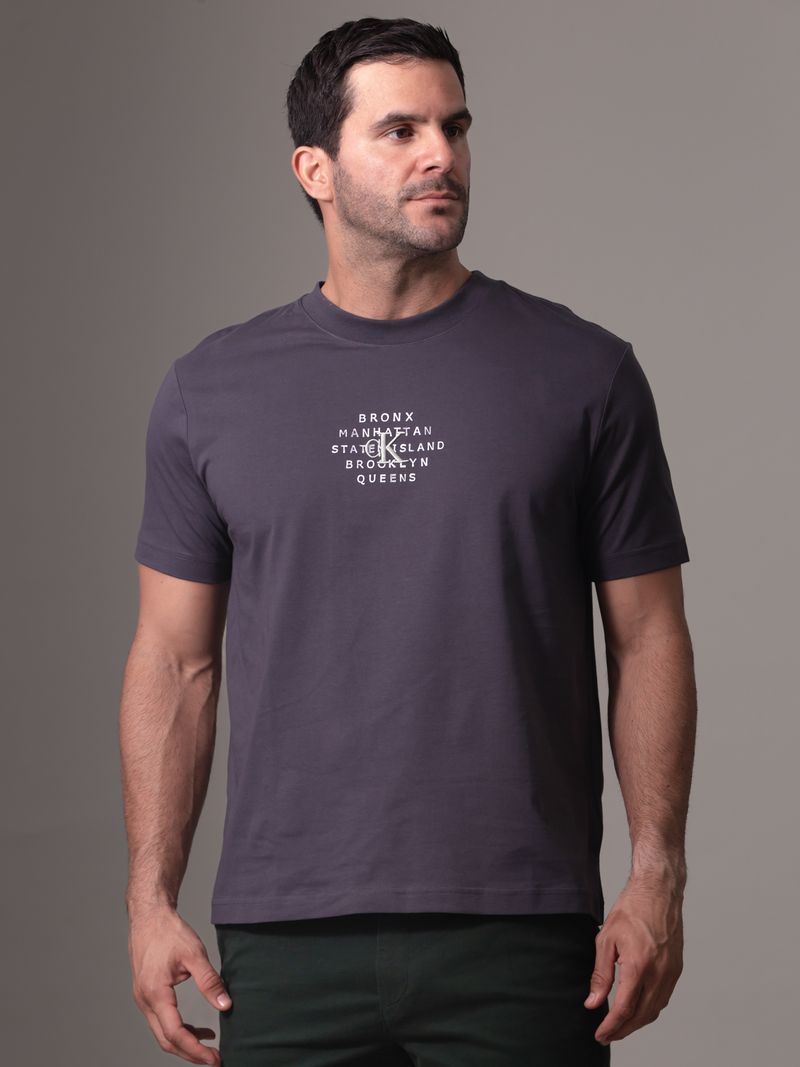 camiseta-negra-grafico-sello-nyc