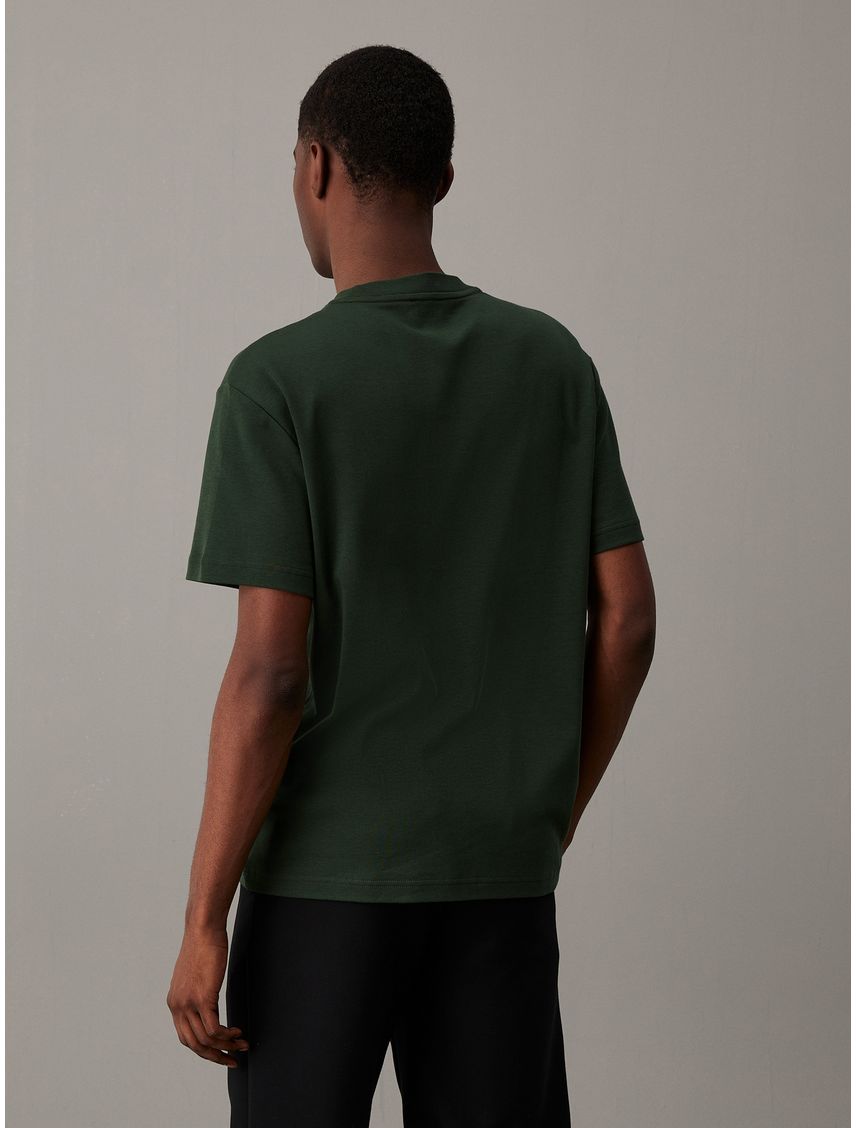 Camiseta verde con micro logo