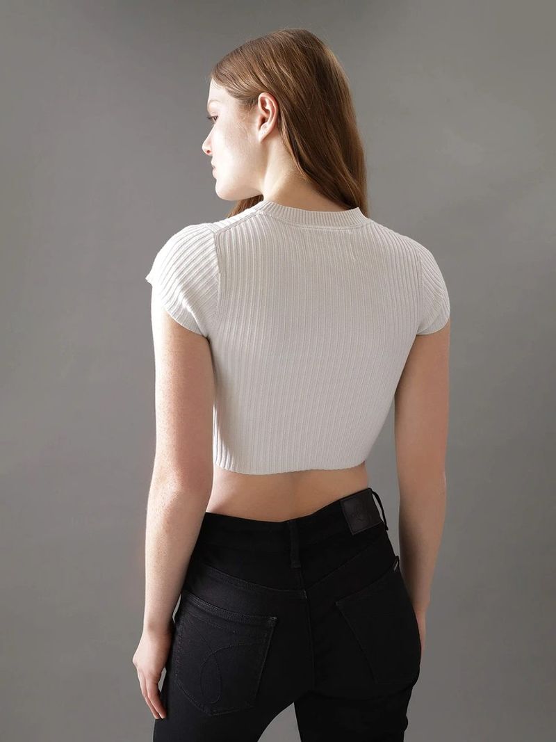 camiseta-beige-cropped-manga-corta-para-mujer