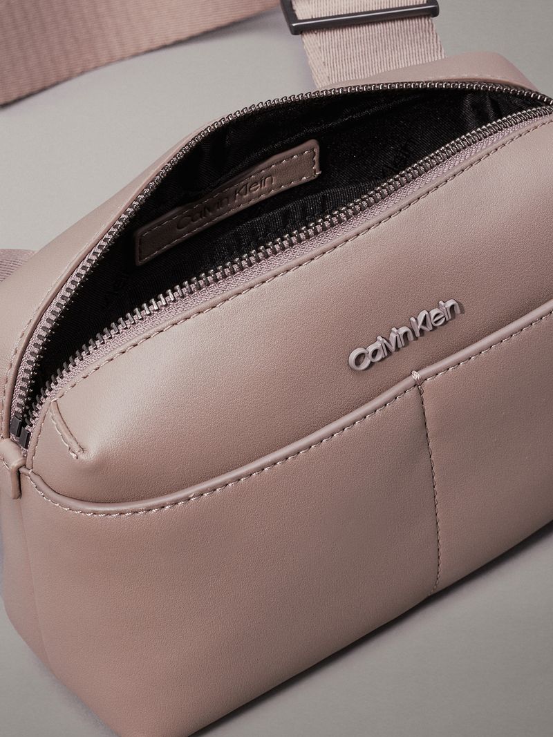 bolso-gris-cruzado-clean-essential