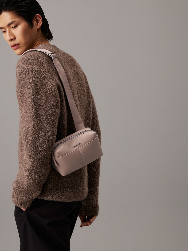bolso-gris-cruzado-clean-essential