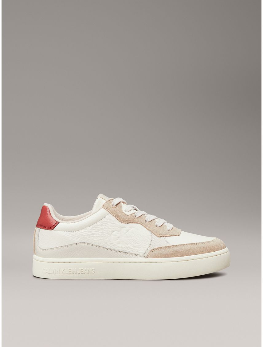 Tenis blanco e cuero