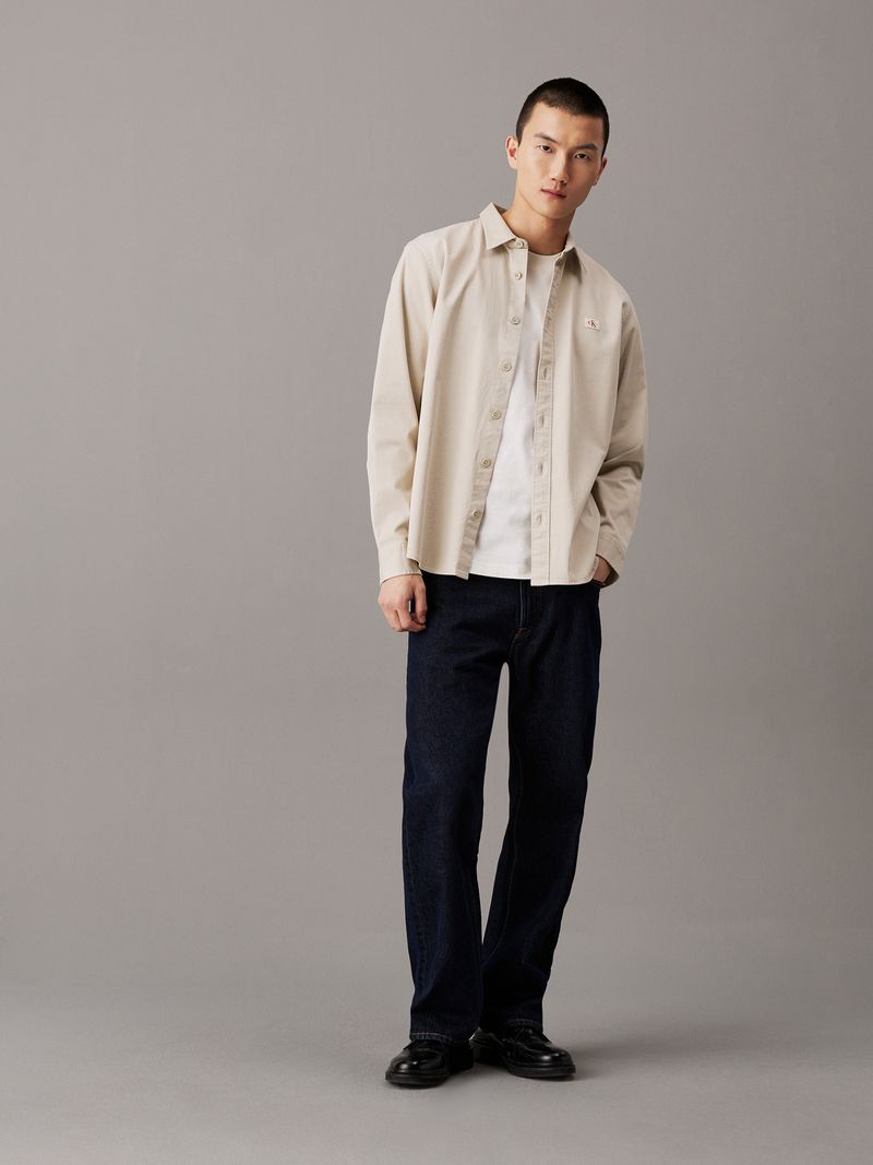 camisa-gris-etiqueta-tejida