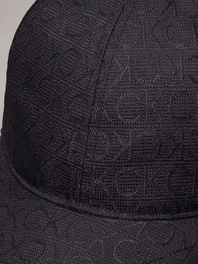 gorra-negra-jacquard-logo