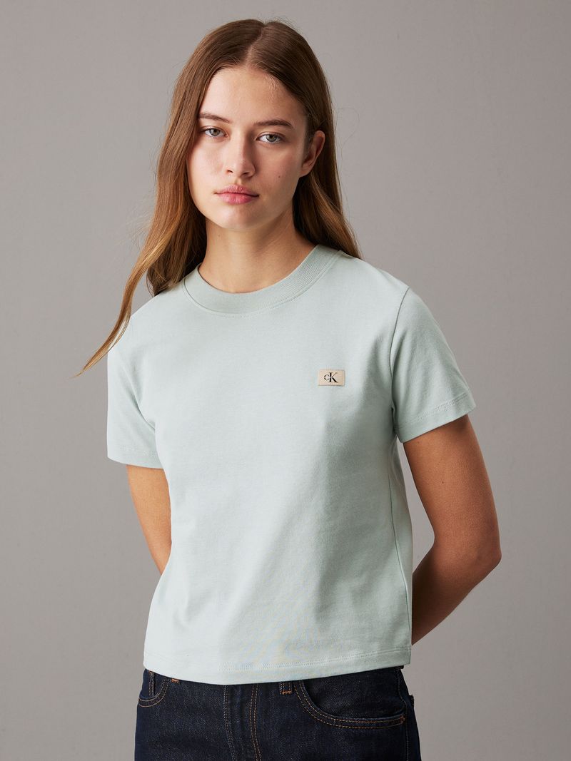 camiseta-multicolor-monograma-e-insignia
