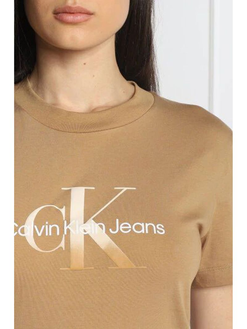 camiseta-cafe-con-logo-degradado-para-mujer