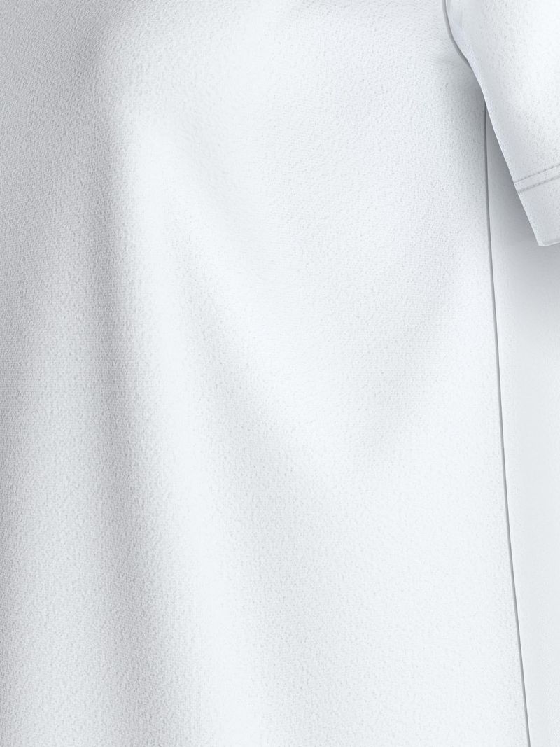 camiseta-blanca-de-algodon-con-insignia