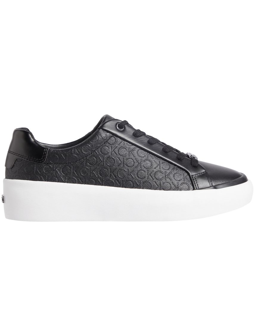 Tenis negro con monograma