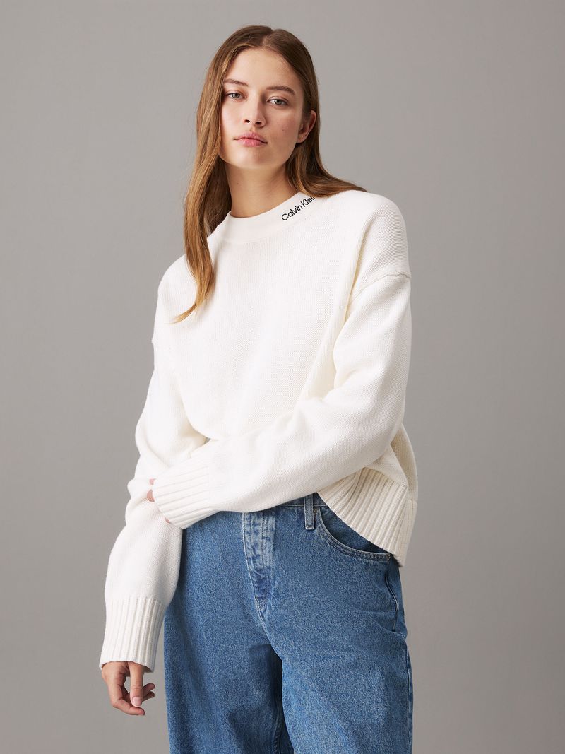 saco-blanco-tejido-algodon-lana-logo-en-cuello