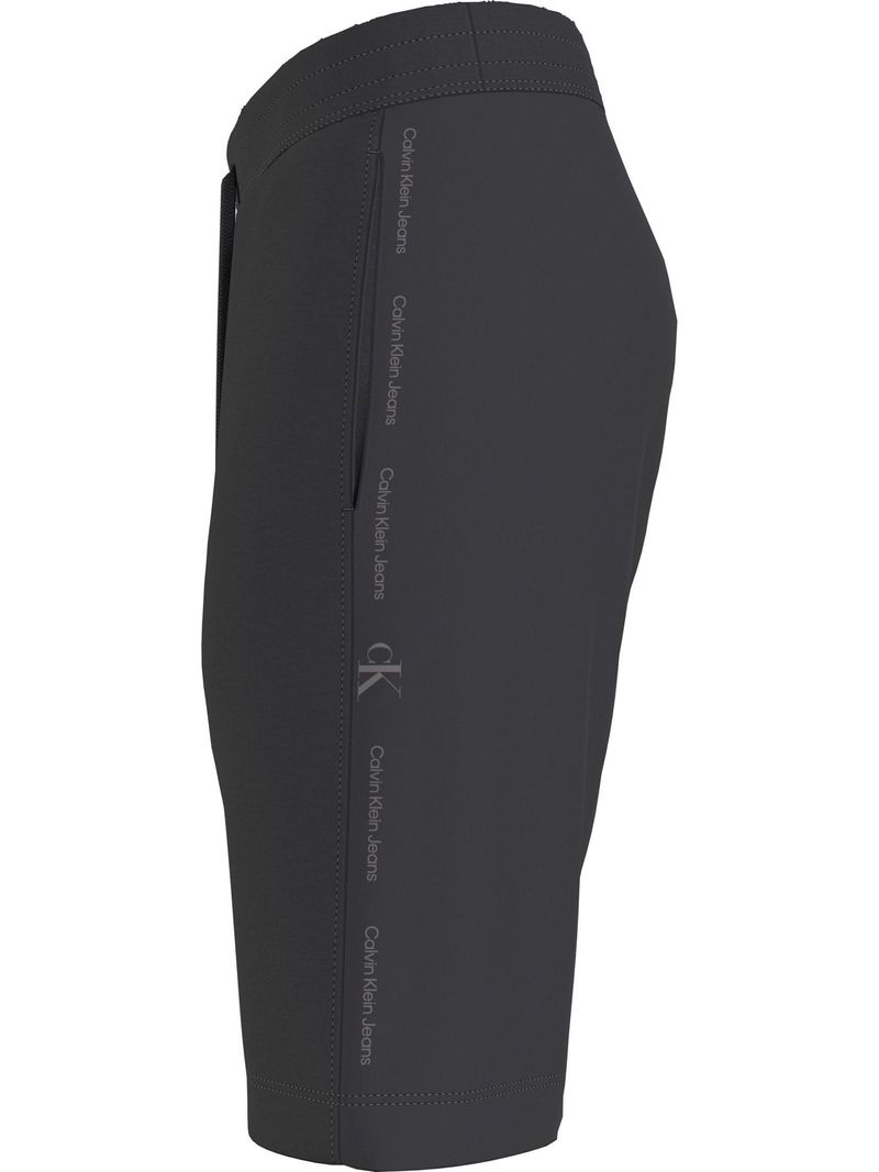 short-negro-con-cinta-distintiva-en-los-laterales