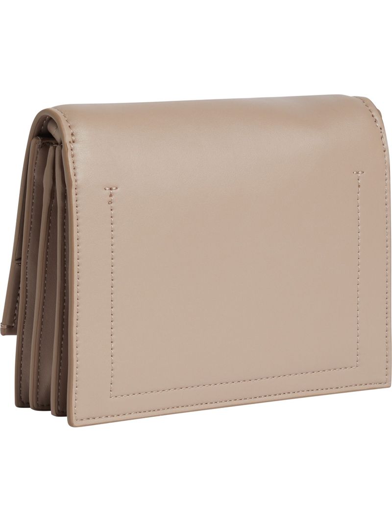 bolso-beige-cruzado-solapa-cierre-broche
