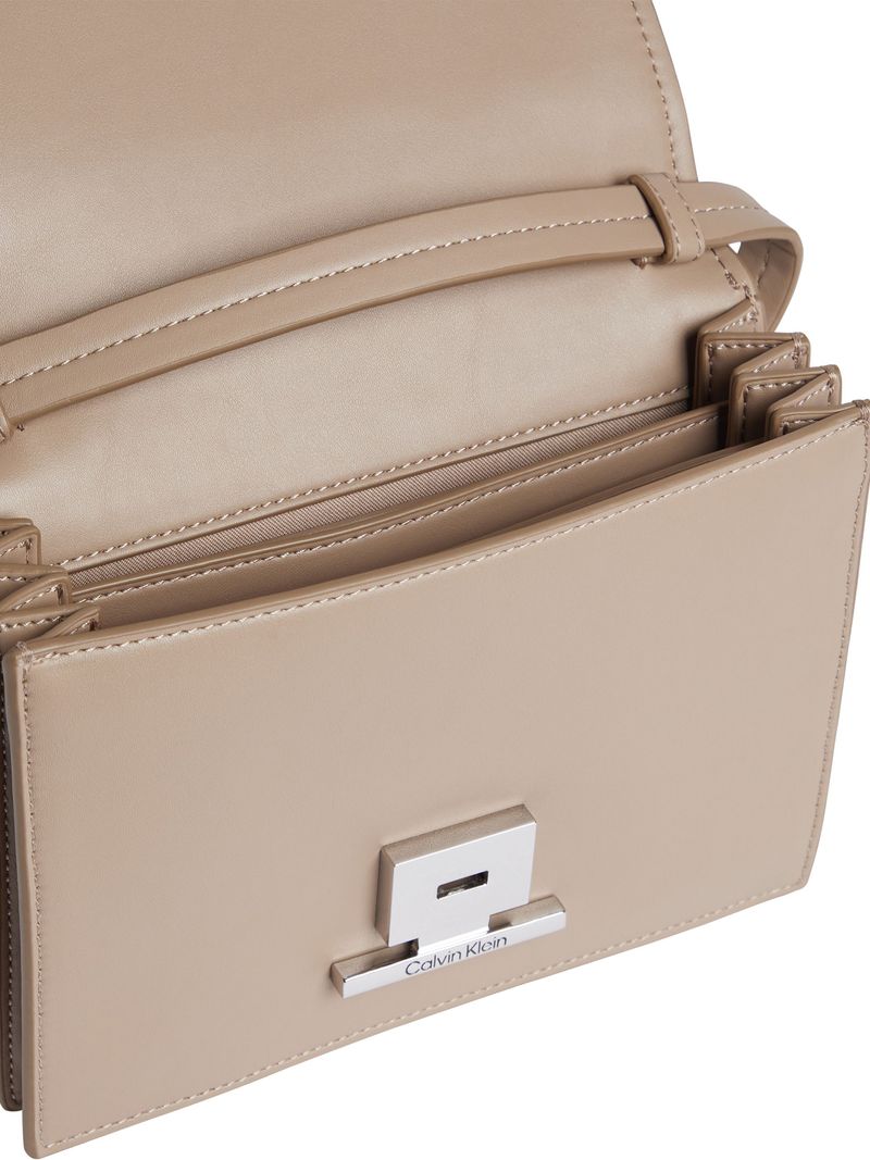 bolso-beige-cruzado-solapa-cierre-broche