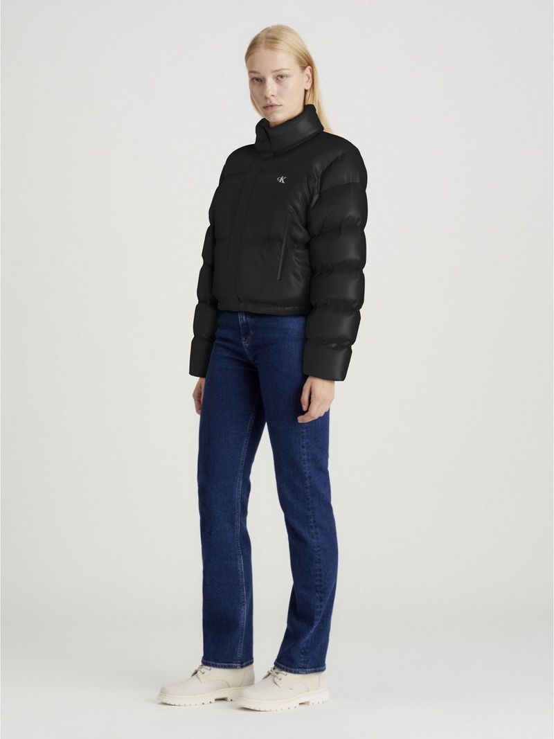 chaqueta-negra-plumas-cropped
