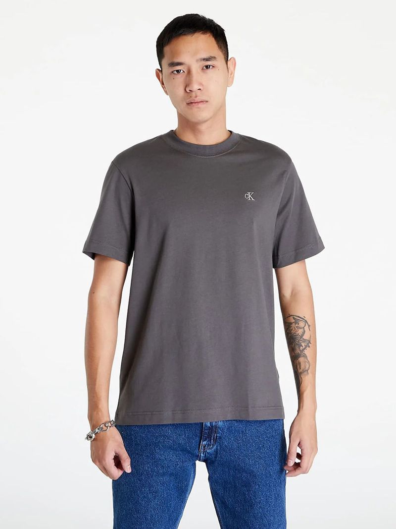 camiseta-con-logotipo