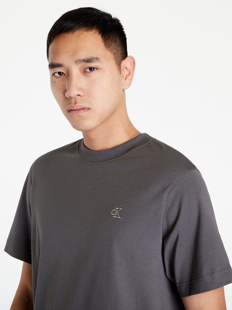 camiseta-con-logotipo