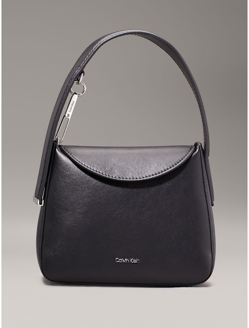 Bolso negro de mano pequeño