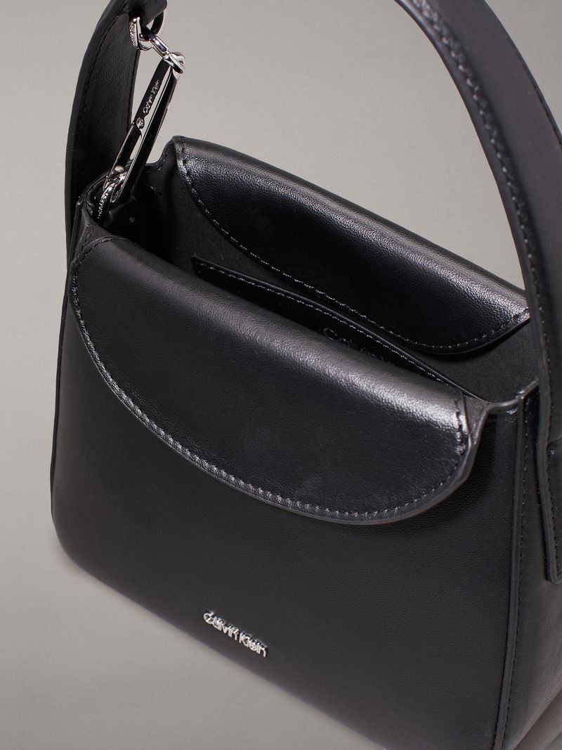 bolso-negro-mano-pequeno