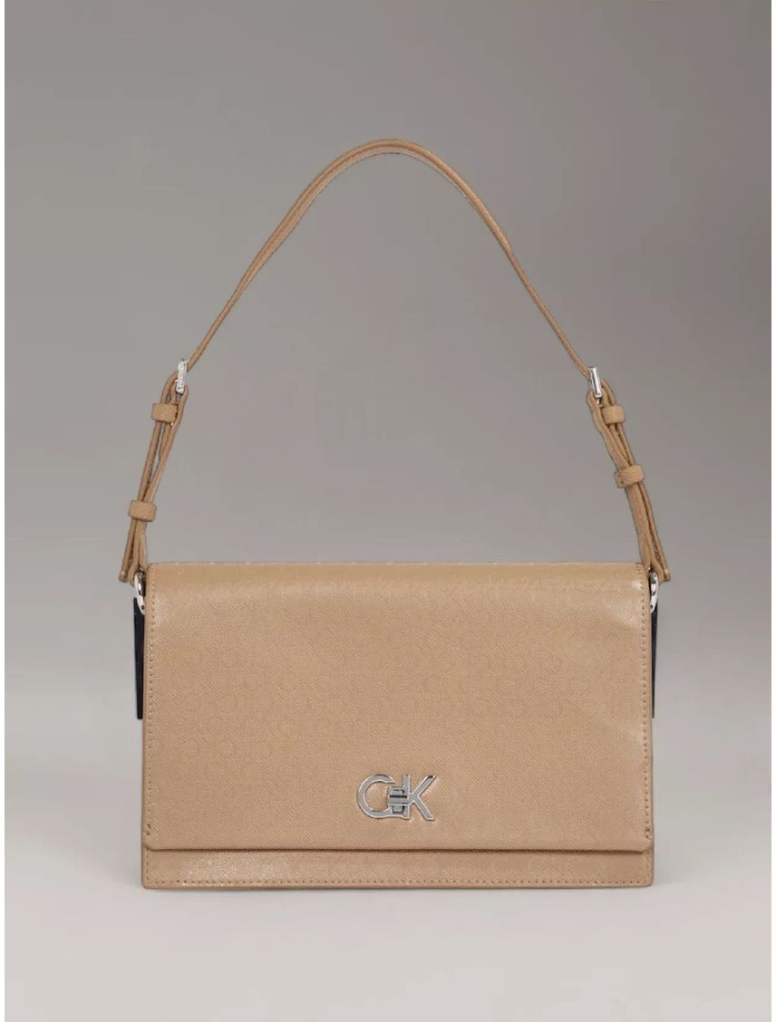 Bolso beige de hombro elongated con monograma