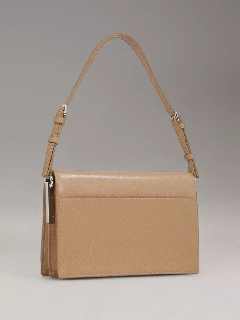 bolso-beige-hombro-elongated-monograma