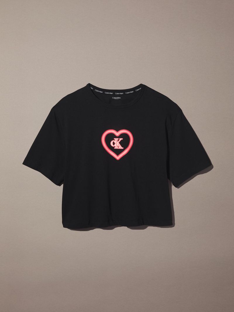 camiseta-negra-de-pijama-para-mujer