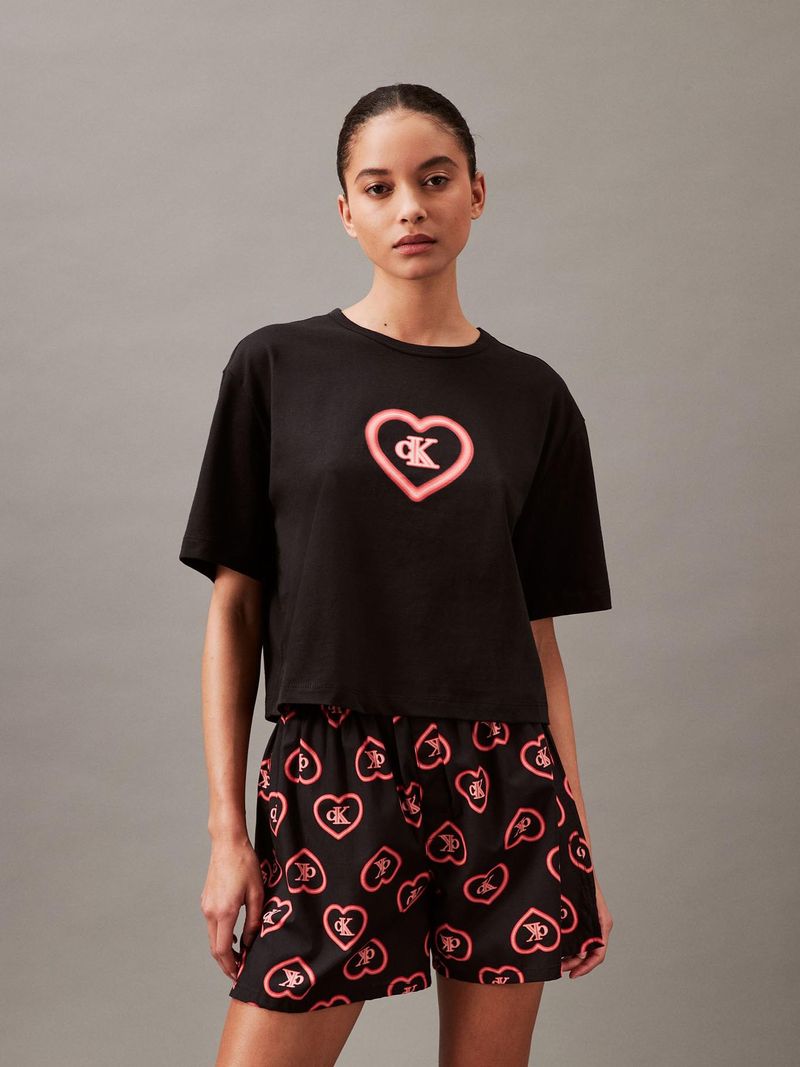 camiseta-negra-de-pijama-para-mujer