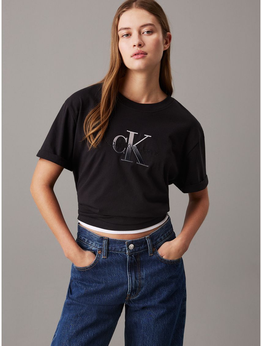 Camiseta negra holgada con monograma