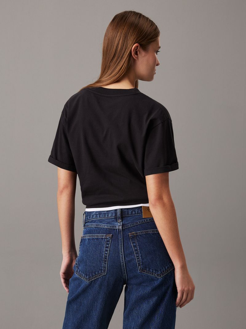 camiseta-negra-holgada-monograma