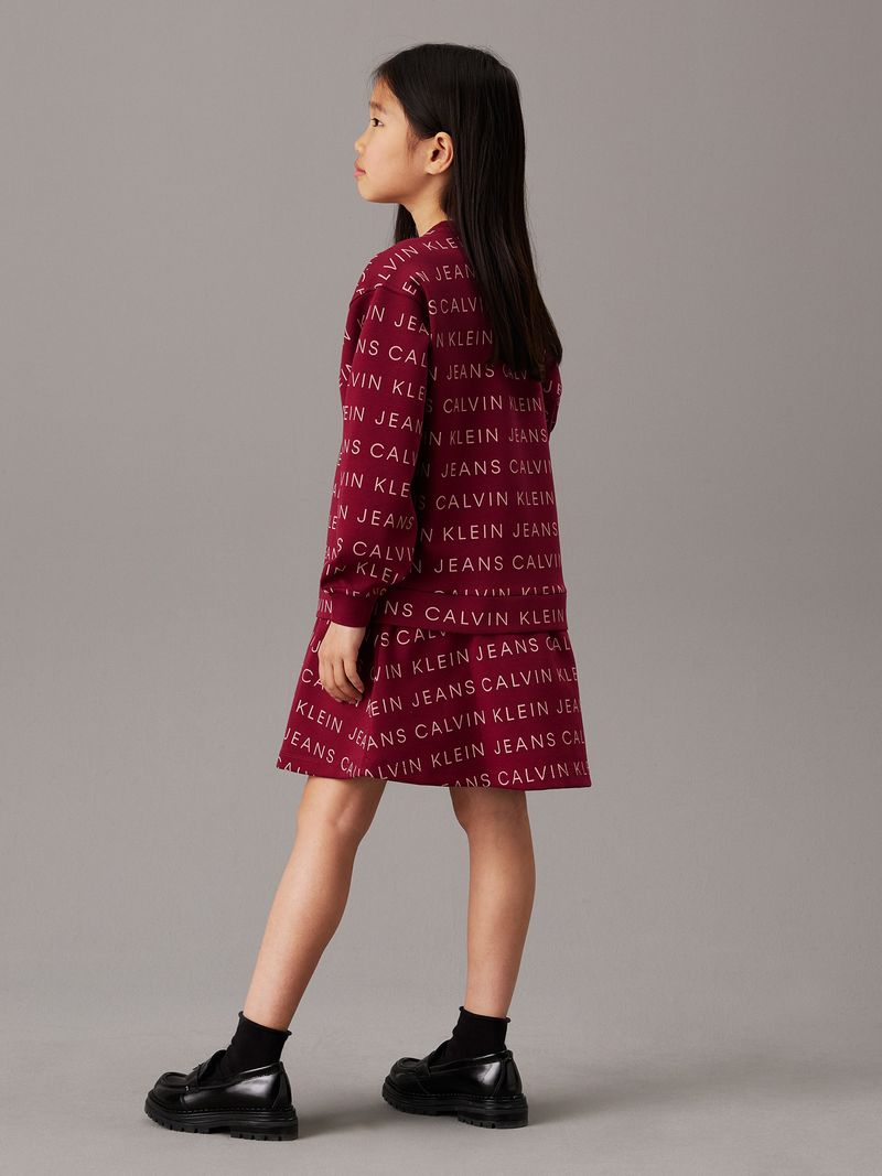 vestido-vino-estilo-saco-oversized-logo