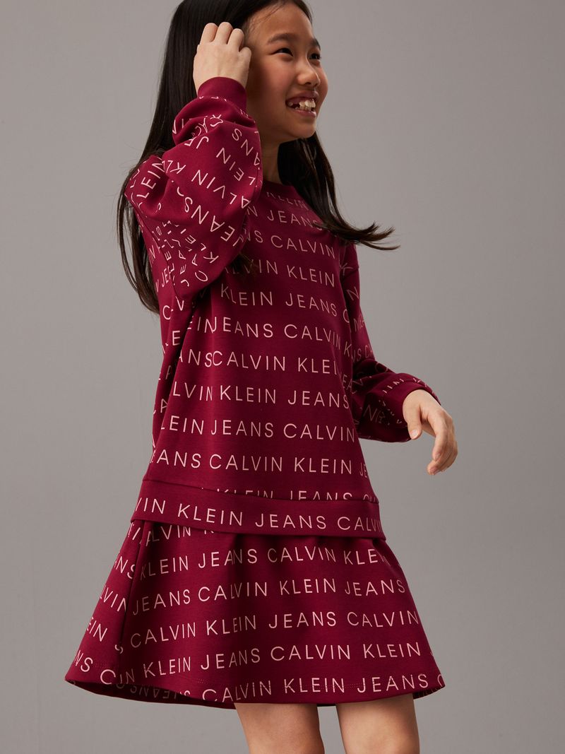 vestido-vino-estilo-saco-oversized-logo