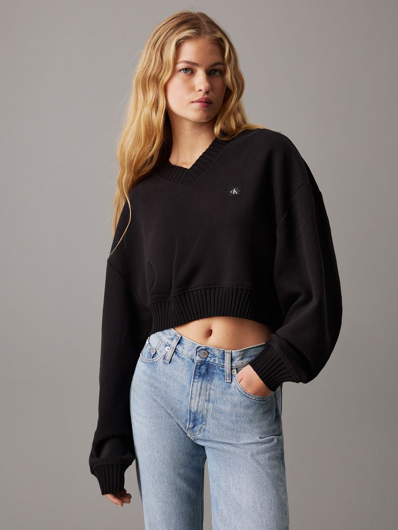 saco-negro-cropped-cuello-en-v