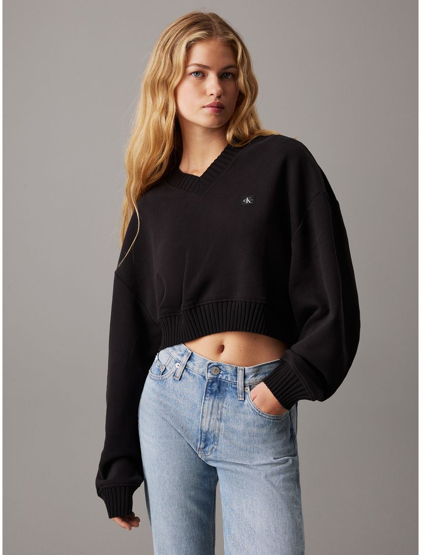 Saco negro cropped con cuello en v