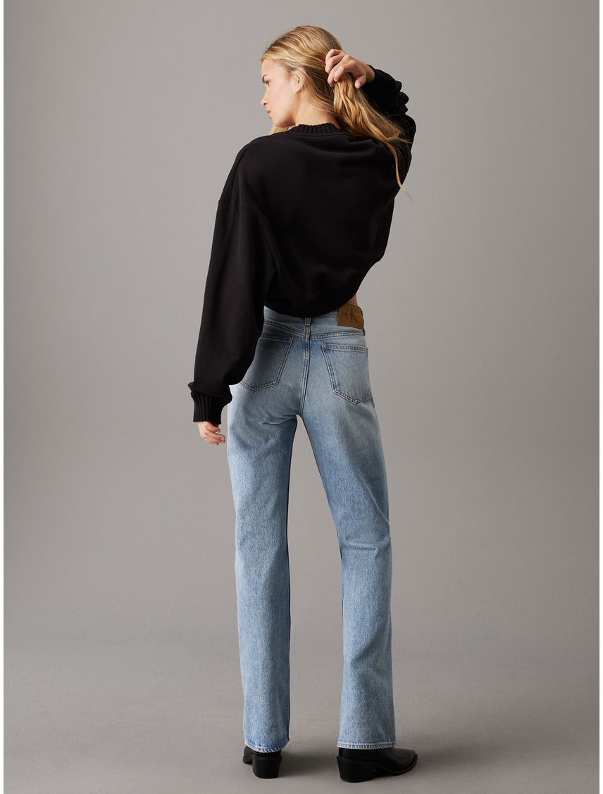 Saco negro cropped con cuello en v