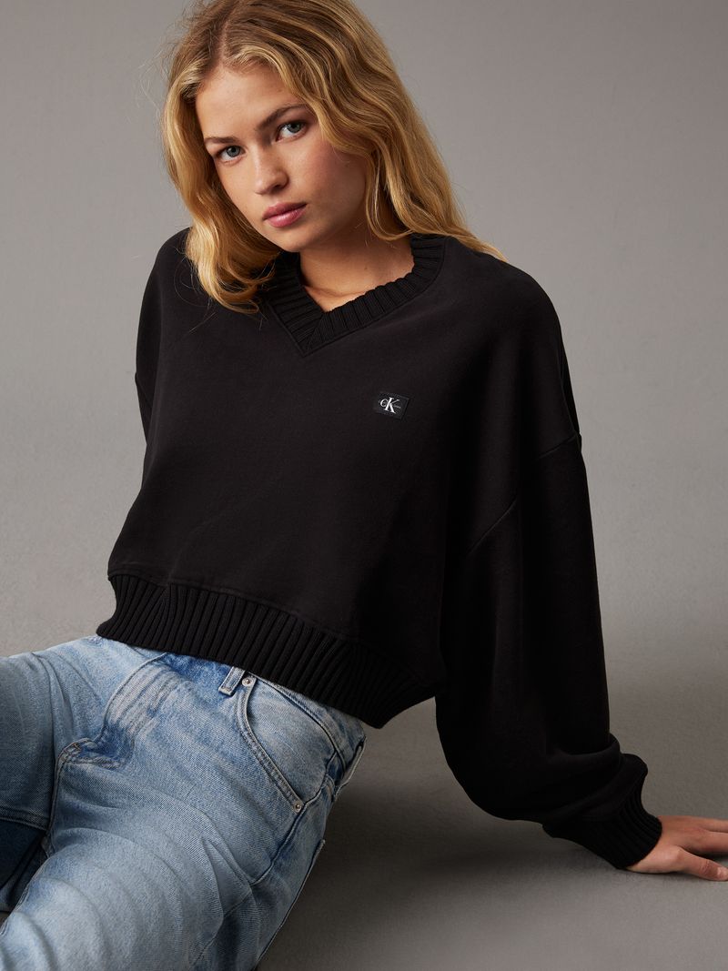 saco-negro-cropped-cuello-en-v
