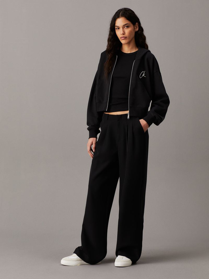 buzo-negro-cropped-capota-cremallera-logo