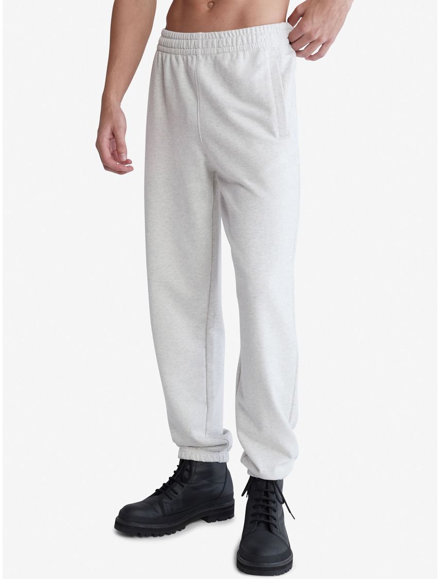 Jogger Gris Deportivo Con Logo En La Pierna