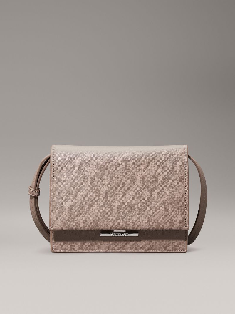 bolso-gris-cruzado-saffiano