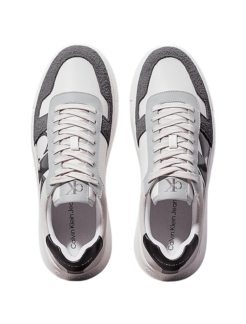 Tenis gris de ante
