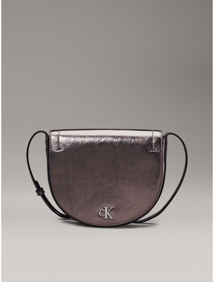 Bolso gris cruzado con acabado metálico