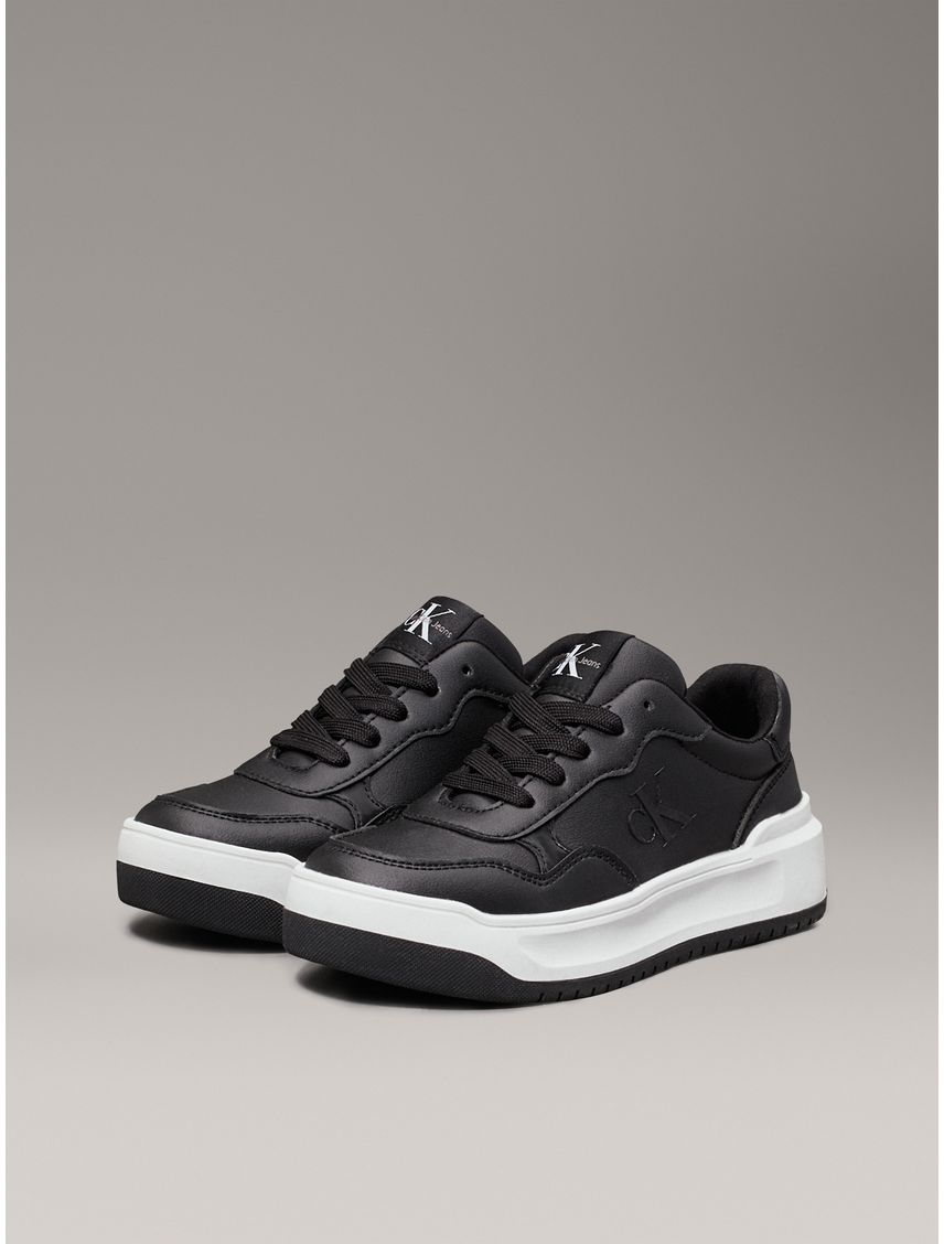 Tenis negro low cut con cordones para niñas