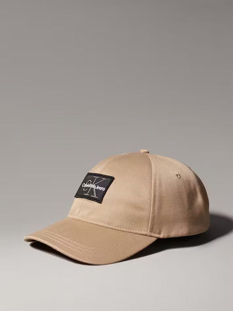 gorra-beige-sarga-calida-felpa