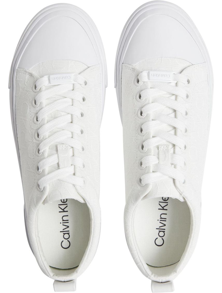 Tenis blanco blanco reciclados con logo