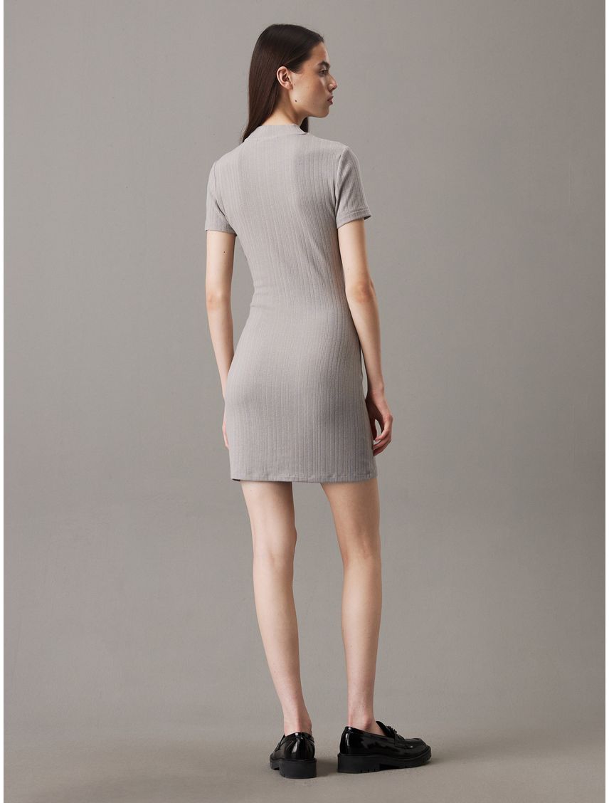 Vestido corto slim de canalé texturizado