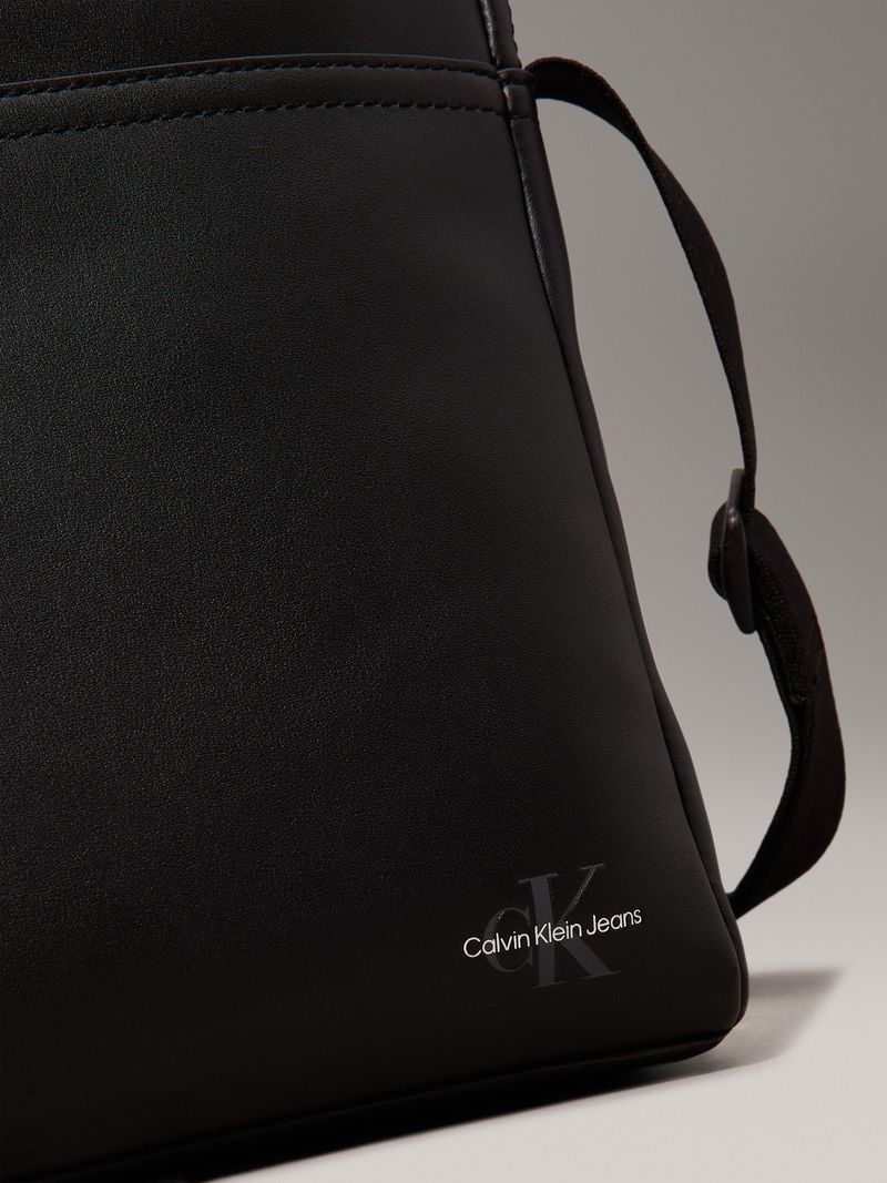 bolso-negro-reporter-suave-monograma