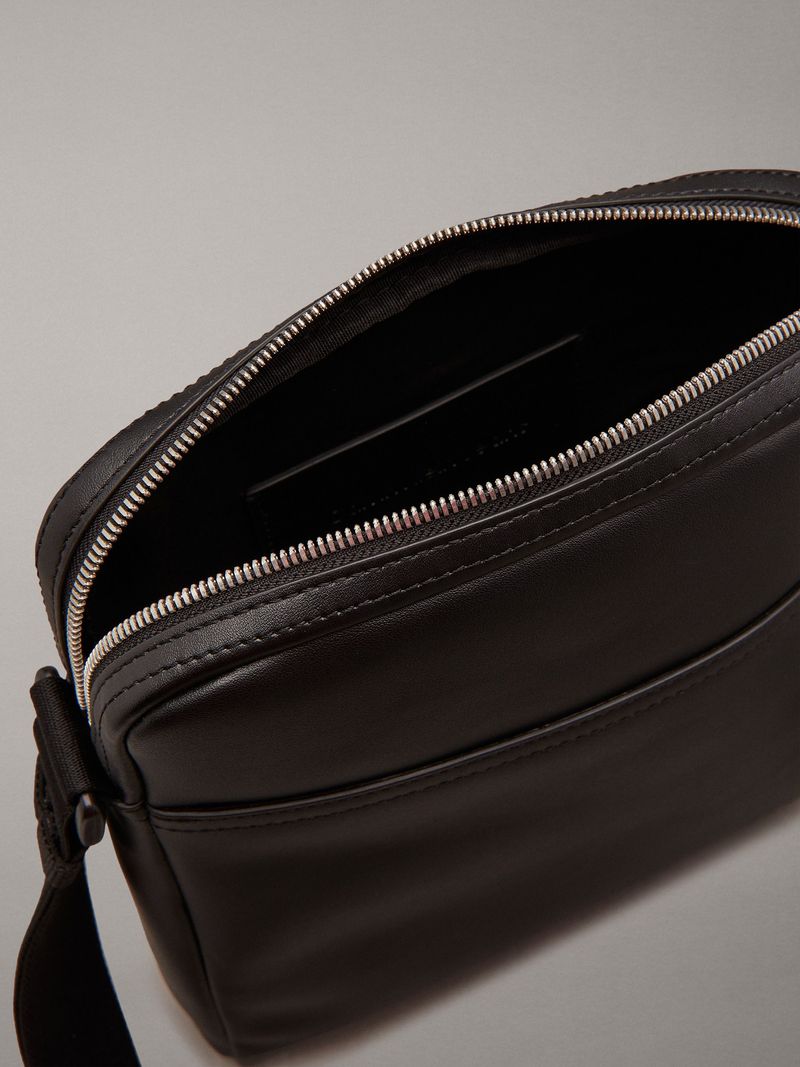 bolso-negro-reporter-suave-monograma